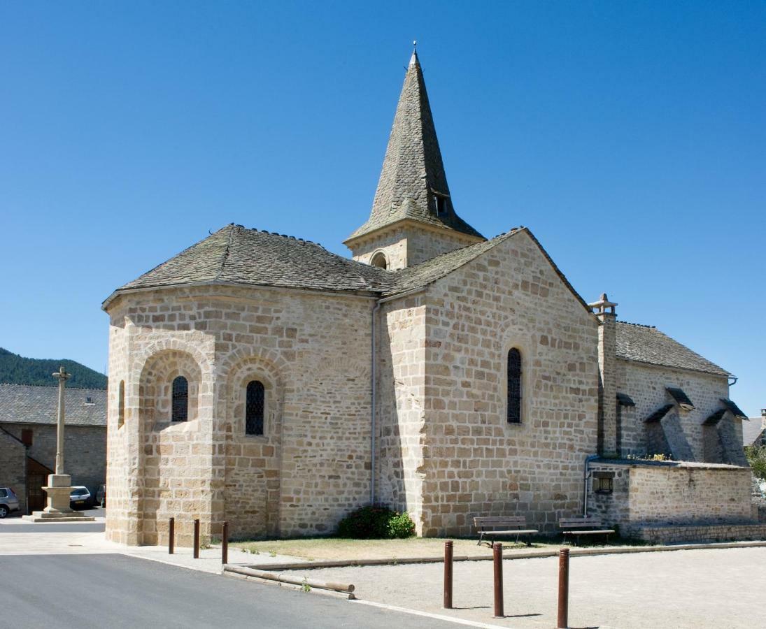 Les Hauts Du Gevaudan Hotel Montrodat Exterior photo